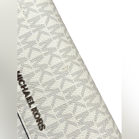 Michael Kors Trifold Wallet - Picture 4 of 5